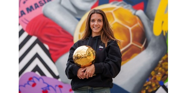 Aitana Bonmatí měla tu čest být vyfotografována s Lionelem Messim